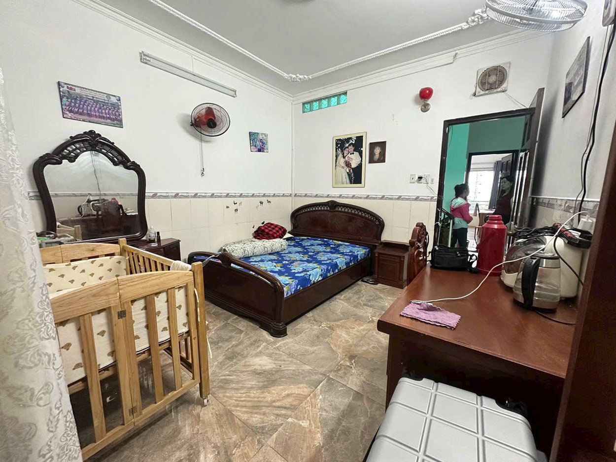 Bán nhà 2 lầu diện tích lớn (4x17,2=68,8m2) mặt tiền thụt (sát và liền kề mặt tiền) Thích Quảng Đức